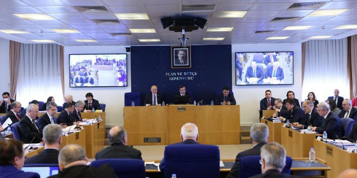 KAMUDA ÇALIŞAN MÜHENDİS, MİMAR VE ŞEHİR PLANCILARININ ÜCRETLERİNİN İYİLEŞTİRİLMESİNE YÖNELİK YASA DEĞİŞİKLİĞİ ÖNERGESİ İKTİDAR PARTİLERİNİN OYLARIYLA REDDEDİLDİ
tmmob.org.tr/icerik/kamuda-…