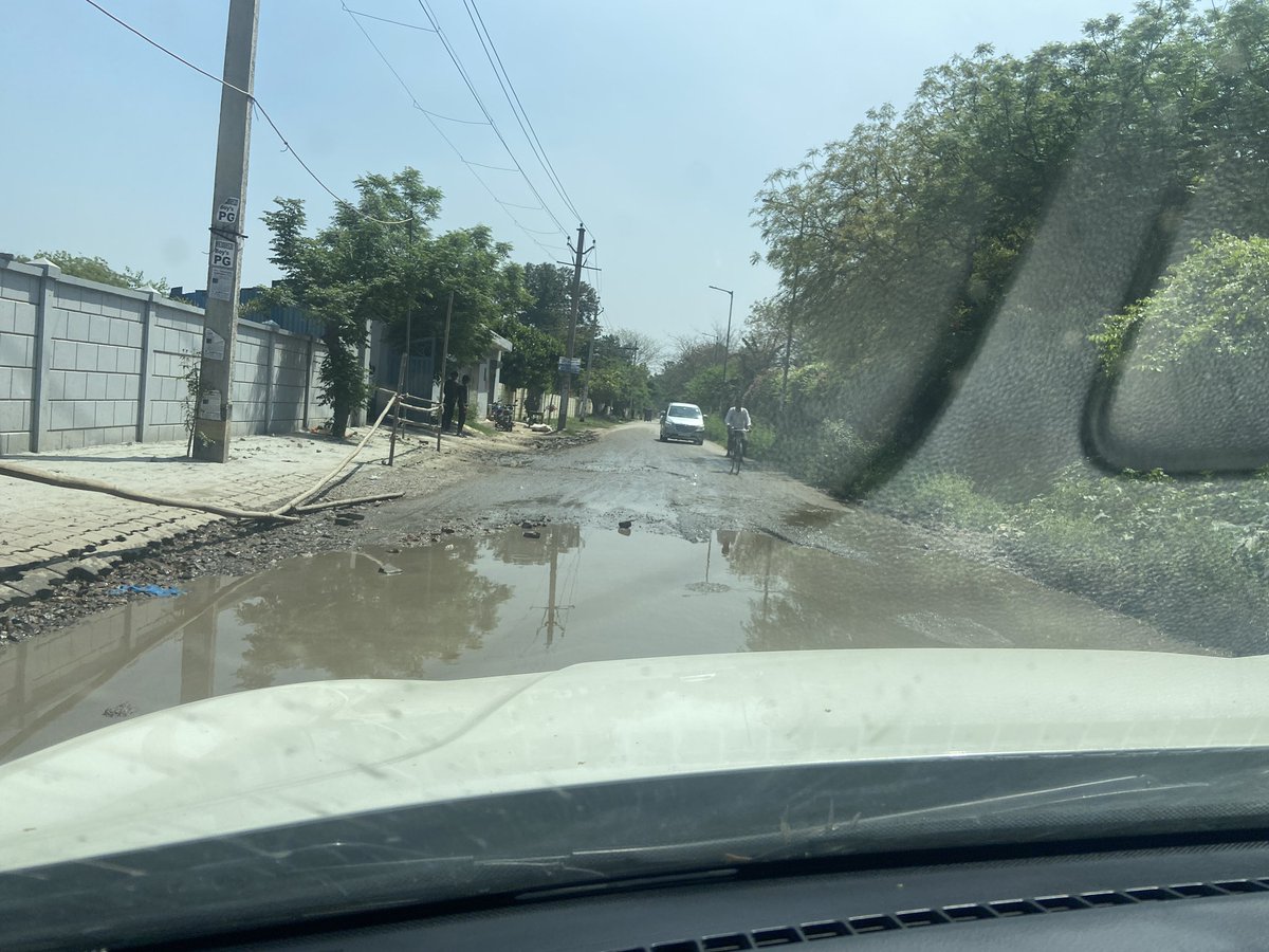 Rahulkaran185's tweet photo. @OberoiShelly  ma’am this is the small road from bijwasan to dundahera near crpf camp &amp; the condition of the road is very poor due blockage of water since 2 years. My car broke along with many commutators broke. Requesting you to please repair the road as we use it daily. Thanks! https://t.co/SGBkRXDpk8