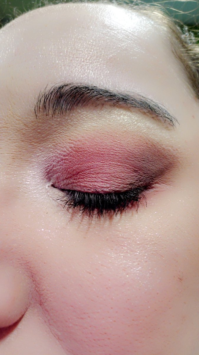 RingQueenLexa's tweet photo. For my final day at my job I chose the @ABHcosmetics Riviera pallet for a soft natural pink glow
💖💖💖 https://t.co/826M8sImhH