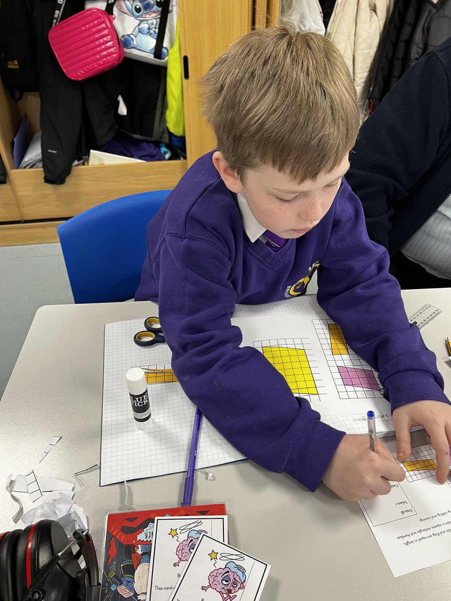 BirchwoodCE's tweet photo. Year 6 have been busy finding the area of parallelograms by cutting and moving. We then practised finding the perpendicular height to devise a formula! #bcepsmaths @first4maths https://t.co/48khJcmK79