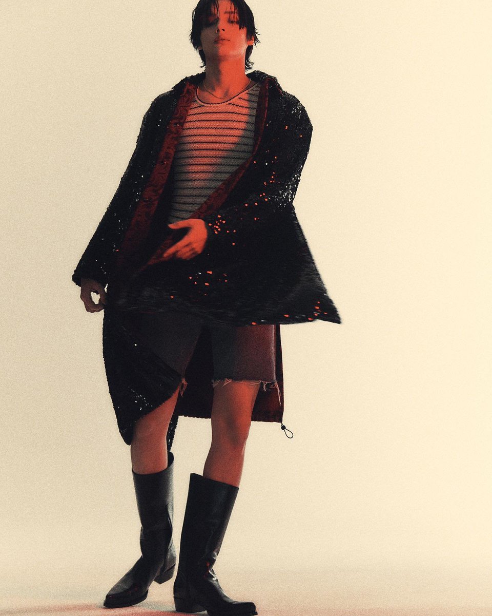 HNKMEDIA's tweet photo. all of #HUENINGKAI's w korea cuts (without the logo) https://t.co/phKMWLJNx8