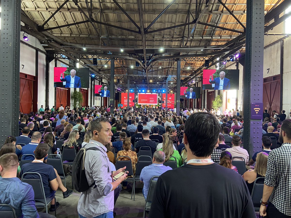 southsummitbr's tweet photo. Arena Stage cheia para ouvir sobre governança e gestão inovadora com Jorge Gerdau (Movimento Brasil Competitivo), Danielle Calazans (@governo_rs), Jose Humberto Martins e Francisco Gaetani #SouthSummitBrazil23 #SouthSummit23 #ShapetheFuture https://t.co/EIVRAR2Sap
