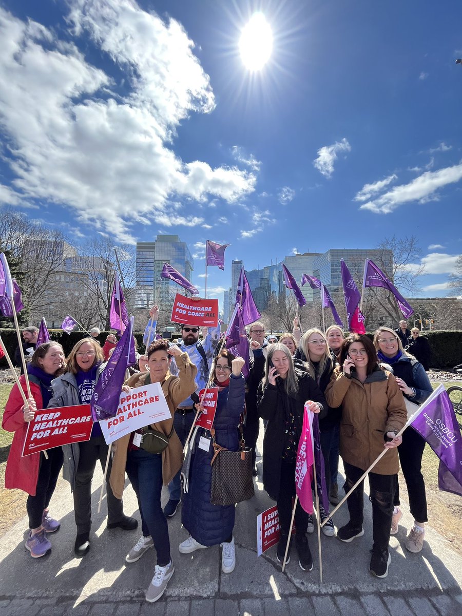 BREAKING: Hundreds of health workers & organizations from ACROSS ONTARIO are at Queen’s Park right now to tell the Ontario government to immediately STOP their cruel cuts to healthcare for uninsured people...and ensure #Healthcare4all. ✊🏾 #onpoli #cdnpoli