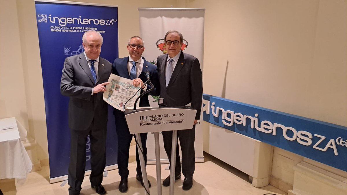 UAITIE's tweet photo. José Luis Hernández Merchán recibe la Insignia de Socio de Mérito de la #UAITIE. Ramón Grau fue el encargado de hacer entrega de este galardón, en reconocimiento a su magnífica trayectoria profesional y corporativa
https://t.co/WrZG5tw4HN https://t.co/D2n8jiECuO
