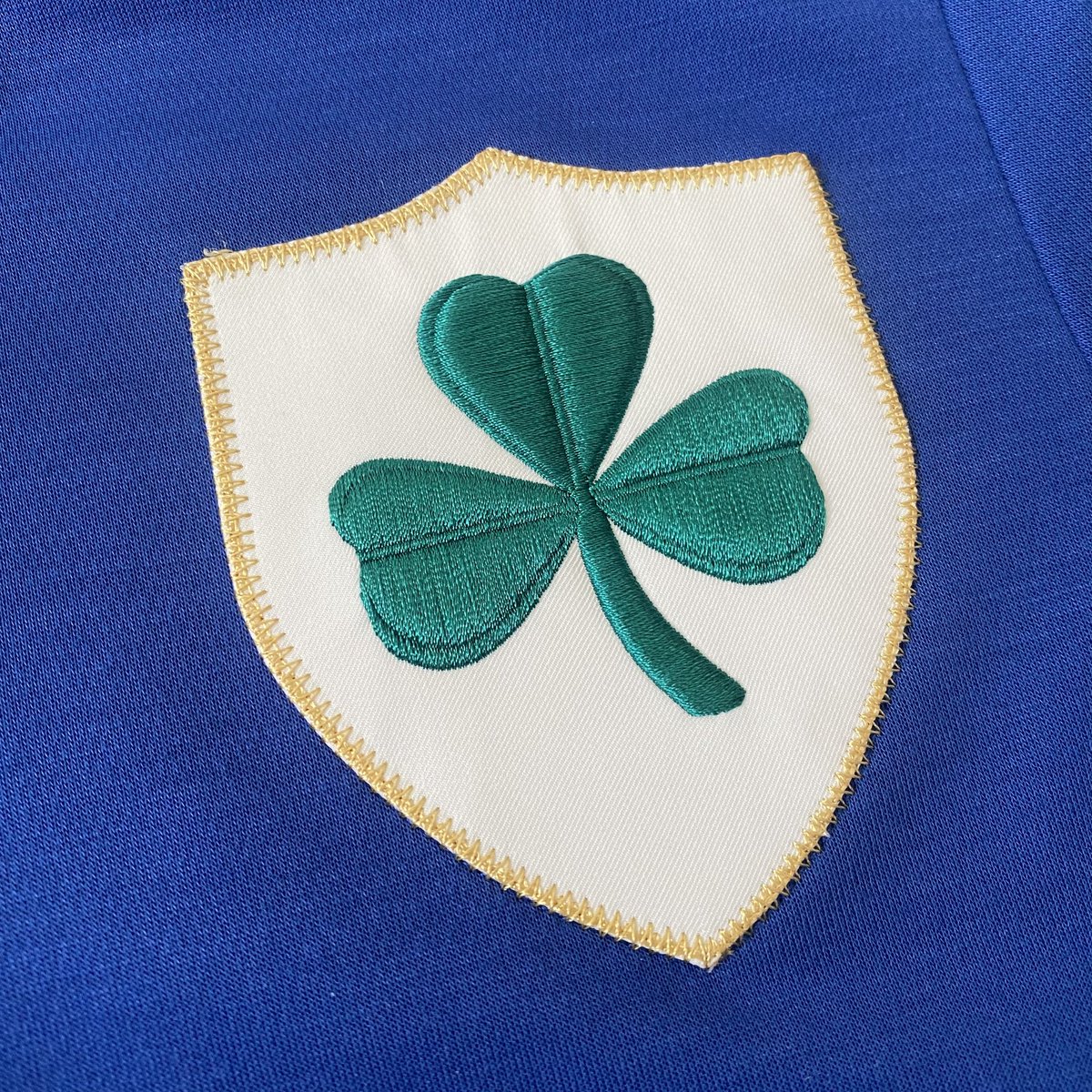 johnnycourtenay's tweet photo. Hang it in the Louvre ☘️ x 🔵
THAT is the crest !
#Ireland #Éire #StPatricksBlue #COYBIG #YBIG #Shamrock https://t.co/K4tlcsqXd0