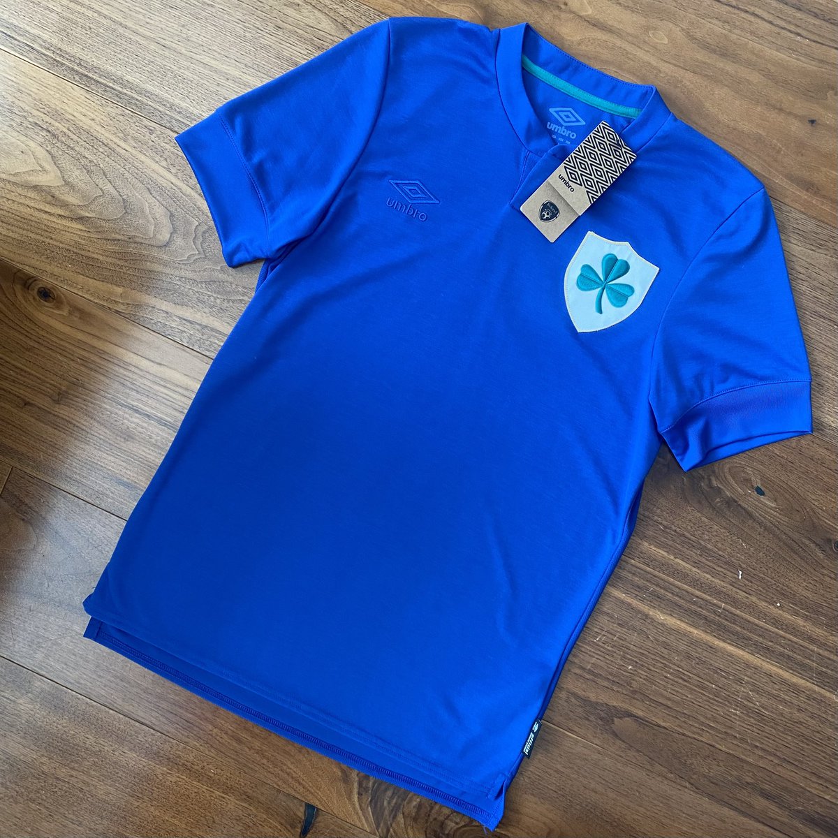 johnnycourtenay's tweet photo. Hang it in the Louvre ☘️ x 🔵
THAT is the crest !
#Ireland #Éire #StPatricksBlue #COYBIG #YBIG #Shamrock https://t.co/K4tlcsqXd0