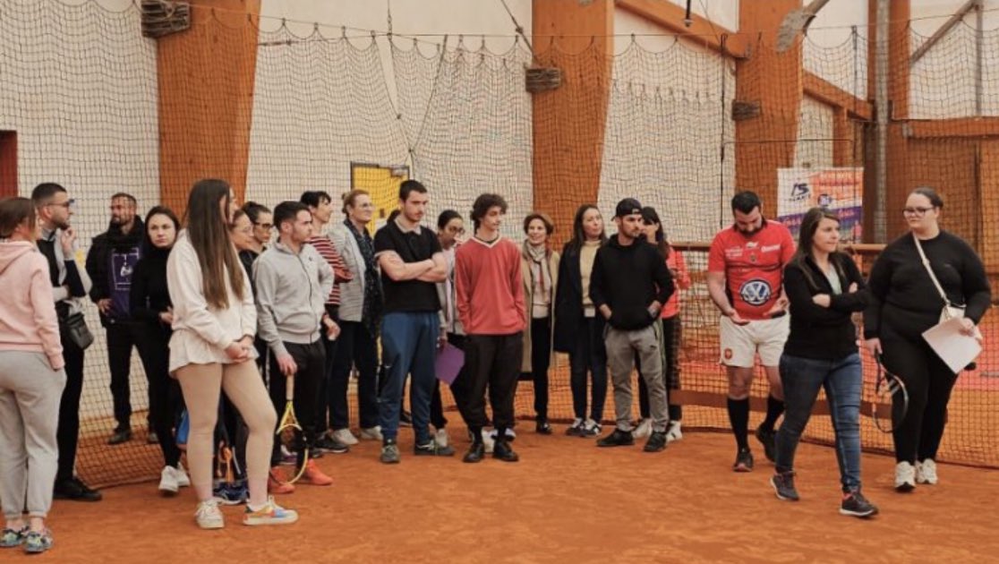 Jeu set et….JOB!! Aujourd’hui c’était sur <a href="/villeistres/">Ville d'Istres</a> #avecPoleEmploi et <a href="/FeteleMur/">Fête le Mur</a>. Des jeunes et des recruteurs motivés autour d’un sport➡️ le tennis 🎾 #recrutonsautrement. Bravo à tous pour cette belle opération‼️🥇