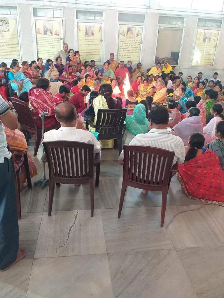 BSSHYDERABAD's tweet photo. Sri Sri Annapurna Puja &amp; Annakut Utsav 2023 was organised including Havan (Yagna) at Hyderabad ashram of Bharat Sevashram Sangha in Telangana 🇮🇳 like previous years.
Religious Conference held with the participation of the holy monks &amp; dignitaries. Prasadam distributed to devotees https://t.co/Lmcd9hiUbA