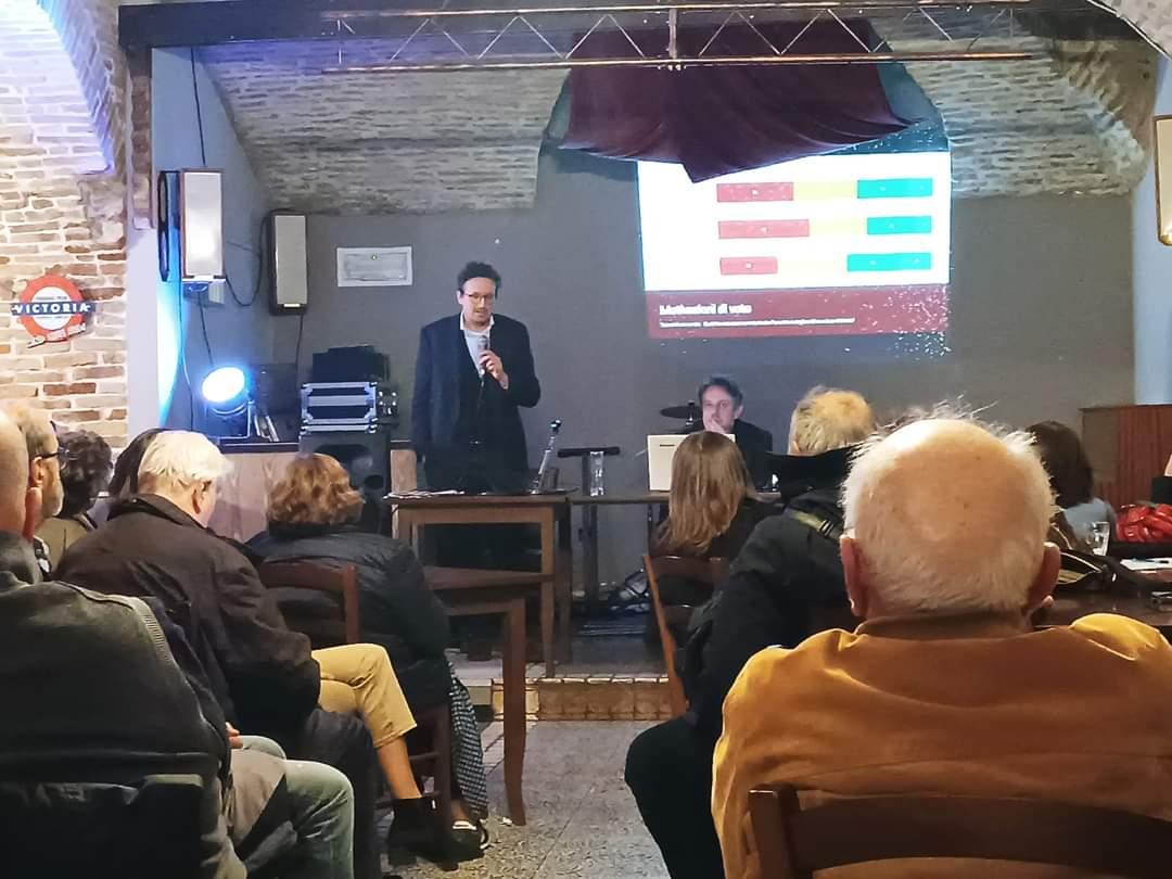 GD_Faentini's tweet photo. Tanta gente ieri all'iniziativa "Primarie PD 2023" col Prof. Marco Valbruzzi, le sue ricerche sui flussi delle primarie e con Alessandro Barattoni, Segretario provinciale del PD.
Grazie a chi ha partecipato!
#primarie #PartitoDemocratico https://t.co/3vocQKk6RP