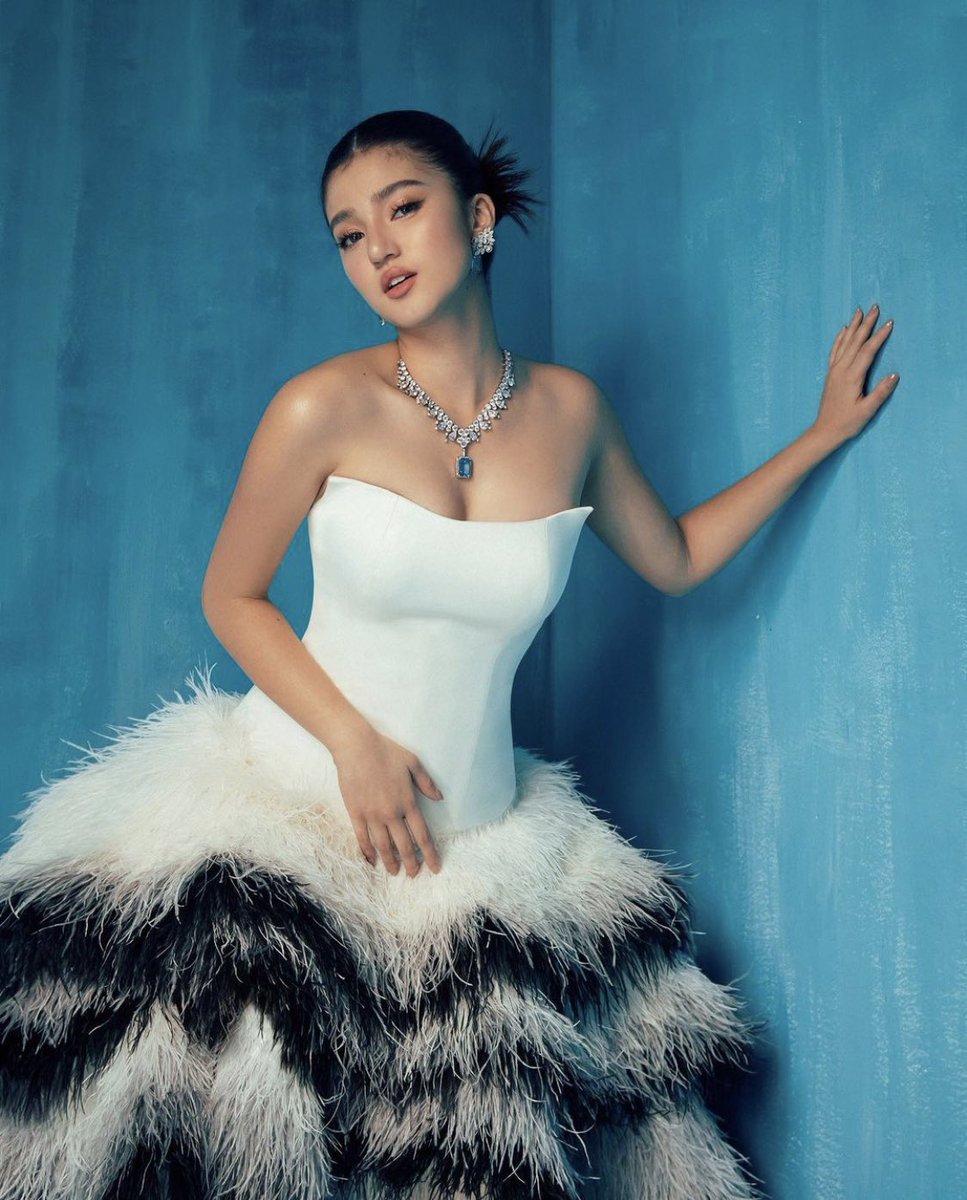 dbsolace's tweet photo. Now I understand why the minimalistic approach on the gown's top 🥹 The necklace is 78.9M &amp; the earrings are worth 11.8M. They were meant to complement to the beauty &amp; luxury of her jewelries ❤️ They created a balance.

And her blings were so ready for that crown! #BelleMariano https://t.co/lETLoOdAz8