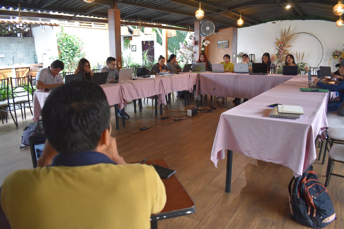 CLucitante's tweet photo. Hablamos sobre la vulnerabilidad del medio #ambiente y #culturas indígenas en la región Amazónica gracias a @confeniae1 @F_EcoCiencia y estudiantes de la @istcotopaxi por su interés en temas fundamentales.
#UDAPT
#CORAPE
#COICA
#Sucumbíos https://t.co/4wIMPuKgAP