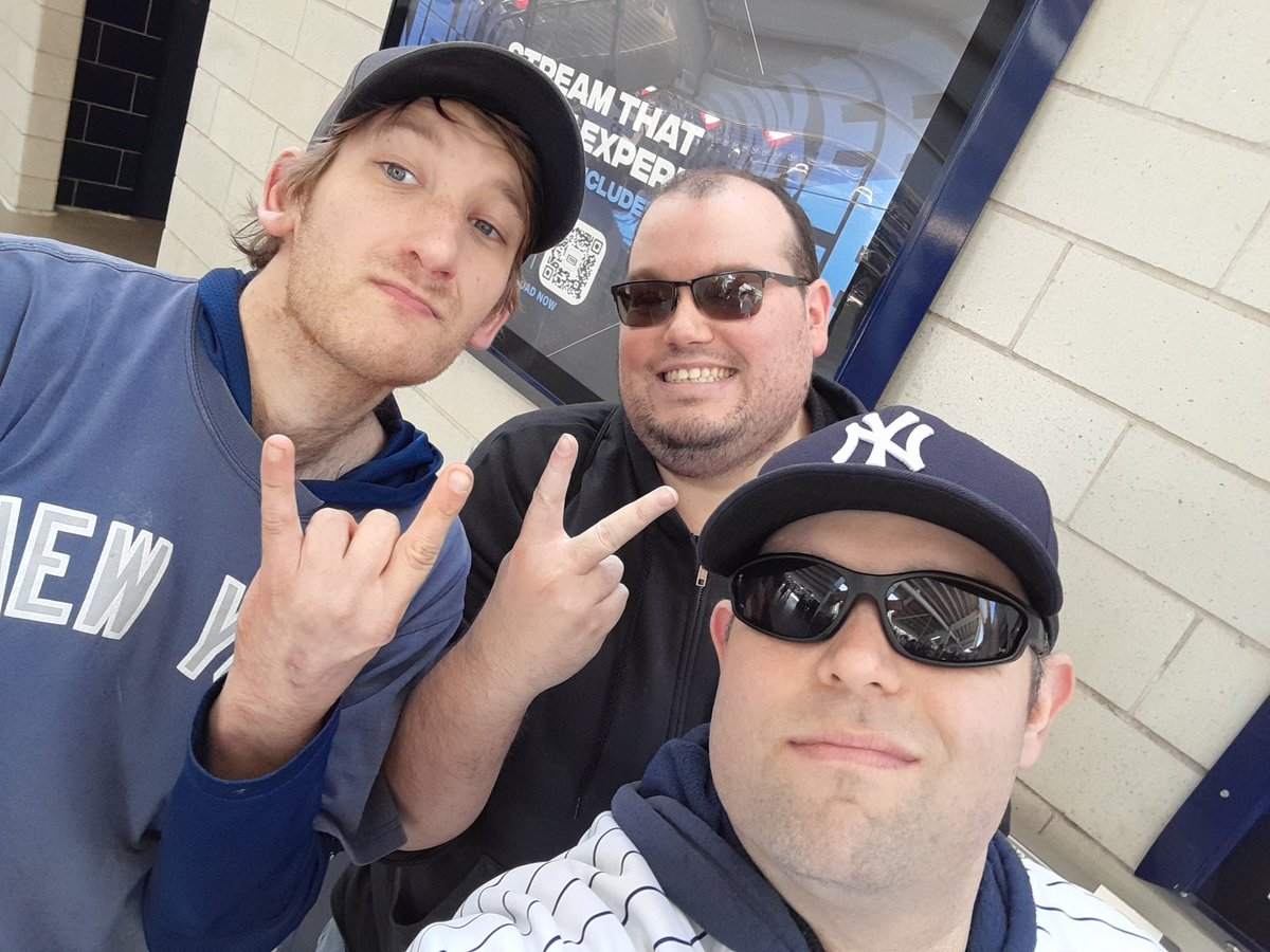 NuMetalSignGuy's tweet photo. Yankee Stadium is the Unconquered!

We ran into our pal @Ryan_MC92 from @INVICTUSProWre1  !

#RepBX 
#OpeningDay2023 https://t.co/XyiCof34tl