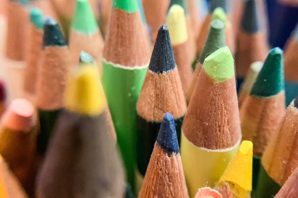 thespendypencil's tweet photo. March 30 is National Pencil Day so let's talk about pencils! 

What's your favorite pencil? Do you have a pencil horror story? Did a pencil ever save your life? I want to hear about it!

My blog post:
https://t.co/nqwg7ldBlF https://t.co/fj7EQgyOu6