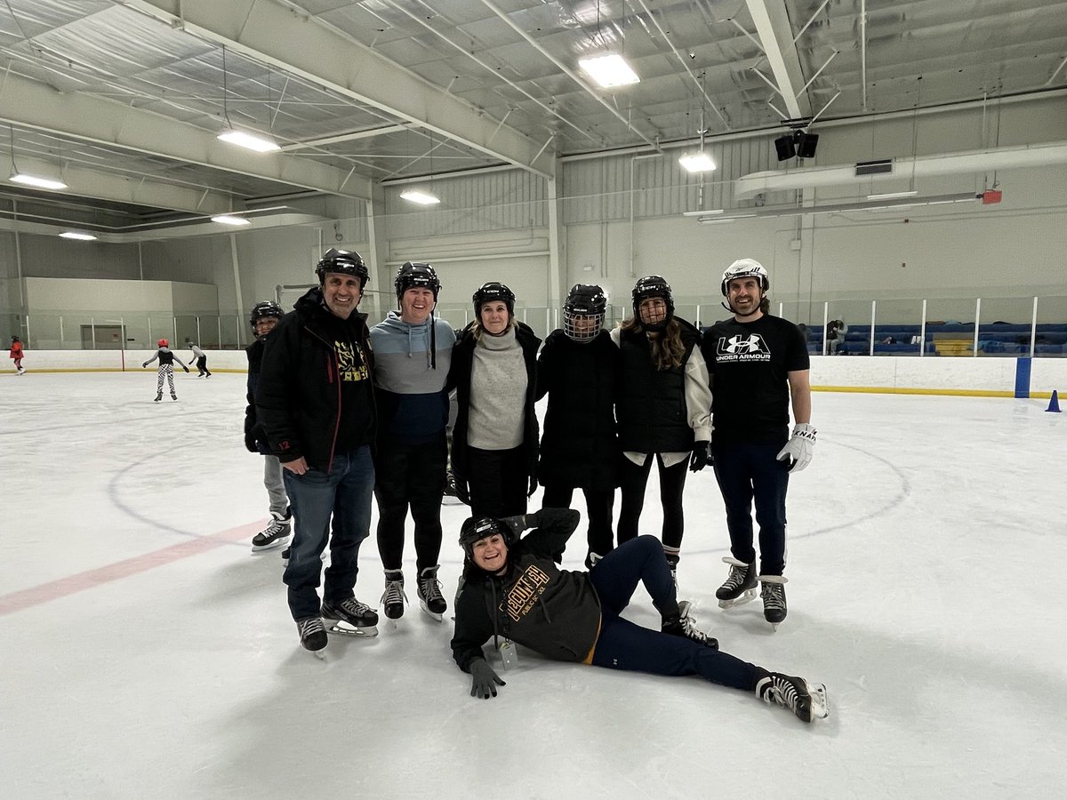 KwaterskaAgatha's tweet photo. Another successful skating trip for our student @TecumsehHDSB. Ss were able to practice their skills, try new techniques and develop stronger connections! We are so greatful for these opportunities @CTJumpstart ❤️ https://t.co/vJcpEjzuCO