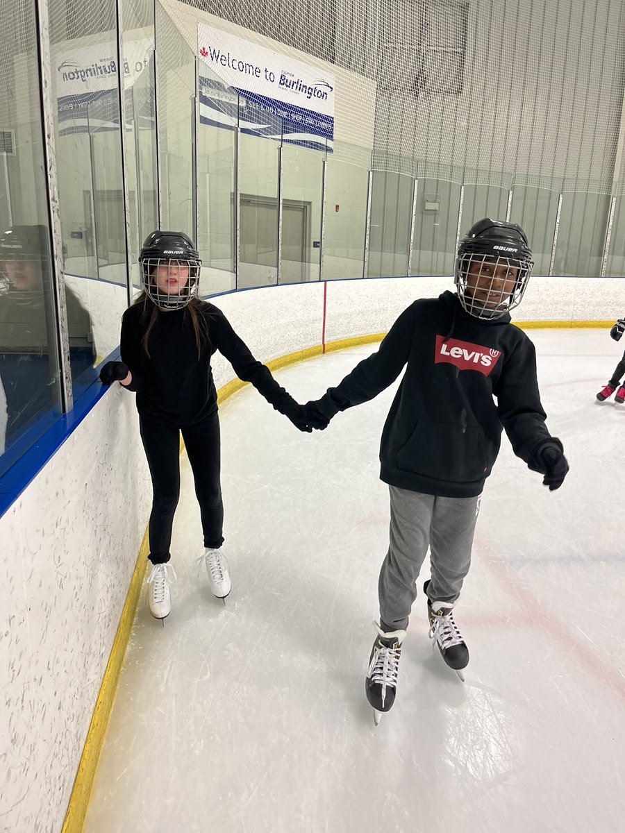 KwaterskaAgatha's tweet photo. Another successful skating trip for our student @TecumsehHDSB. Ss were able to practice their skills, try new techniques and develop stronger connections! We are so greatful for these opportunities @CTJumpstart ❤️ https://t.co/vJcpEjzuCO
