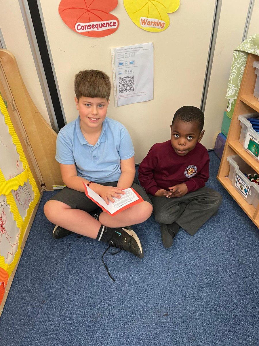 whitchurchprm's tweet photo. 5SJ ‘taking action’ and collaborating! Reception performed a variety of songs and dances and showed off their headbands and Chinese Dragon. Blwyddyn Pump have been writing stories which they read to their ‘Reception Buddy’. Gwaith da, pawb! 👏🏼
#WPSY5 #WPSRec #WPSExpressiveArts https://t.co/ByGDtkm5FP