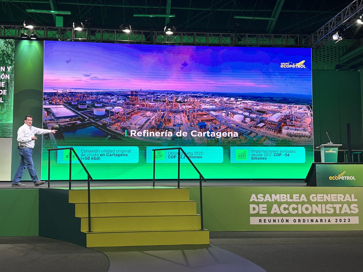 estebanpie's tweet photo. Enorme reconocimiento y agradecimiento a Felipe Bayón, presidente de @ECOPETROL_SA por su extraordinaria y transformadora gestión al frente de la empresa de todos los colombianos. Deja una empresa fortalecida, innovadora, cosmopolita y orientada al futuro y un equipo excepcional. https://t.co/ONopNrqUEK