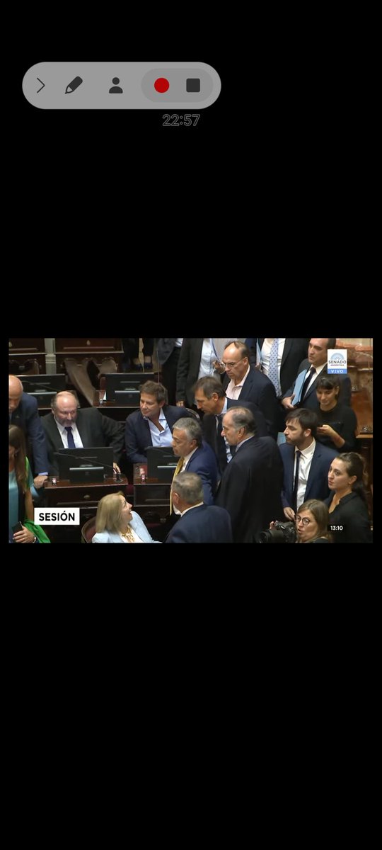 RocioEs40870093's tweet photo. vergüenza!!!!! JXC se fueeroonnnn No hay quorum! No se vota ni Ley Lucio ni Alcohol 0❗️ Parece que las diferencias políticas lo convierten en inmortales.. salvemos vidasss... mier.... que pasooooo... @SenadoArgentina https://t.co/vd3ikbpsVK