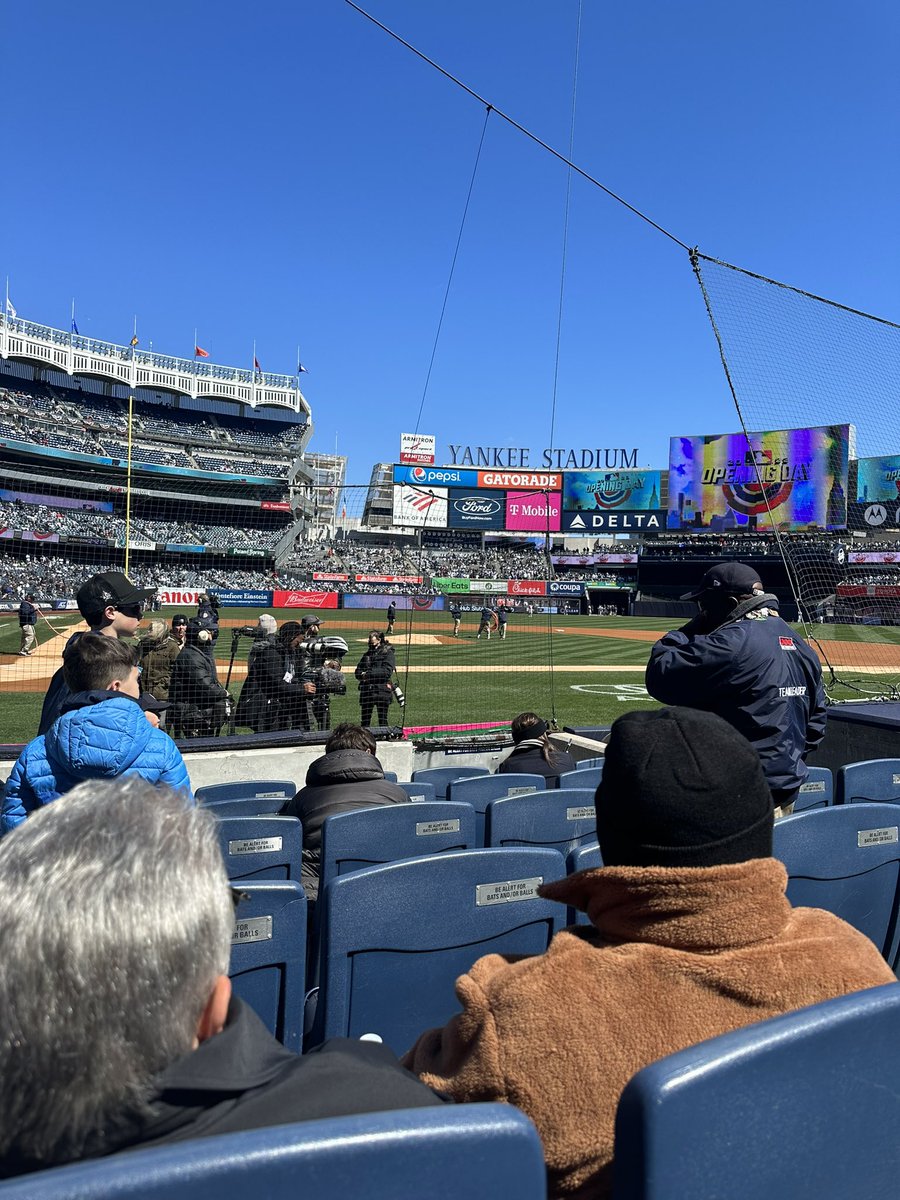 CantH0ldMe_'s tweet photo. Surprised my Dad, told him we were up top! Love you buddy! Viewsssss https://t.co/6DUumPaBm8