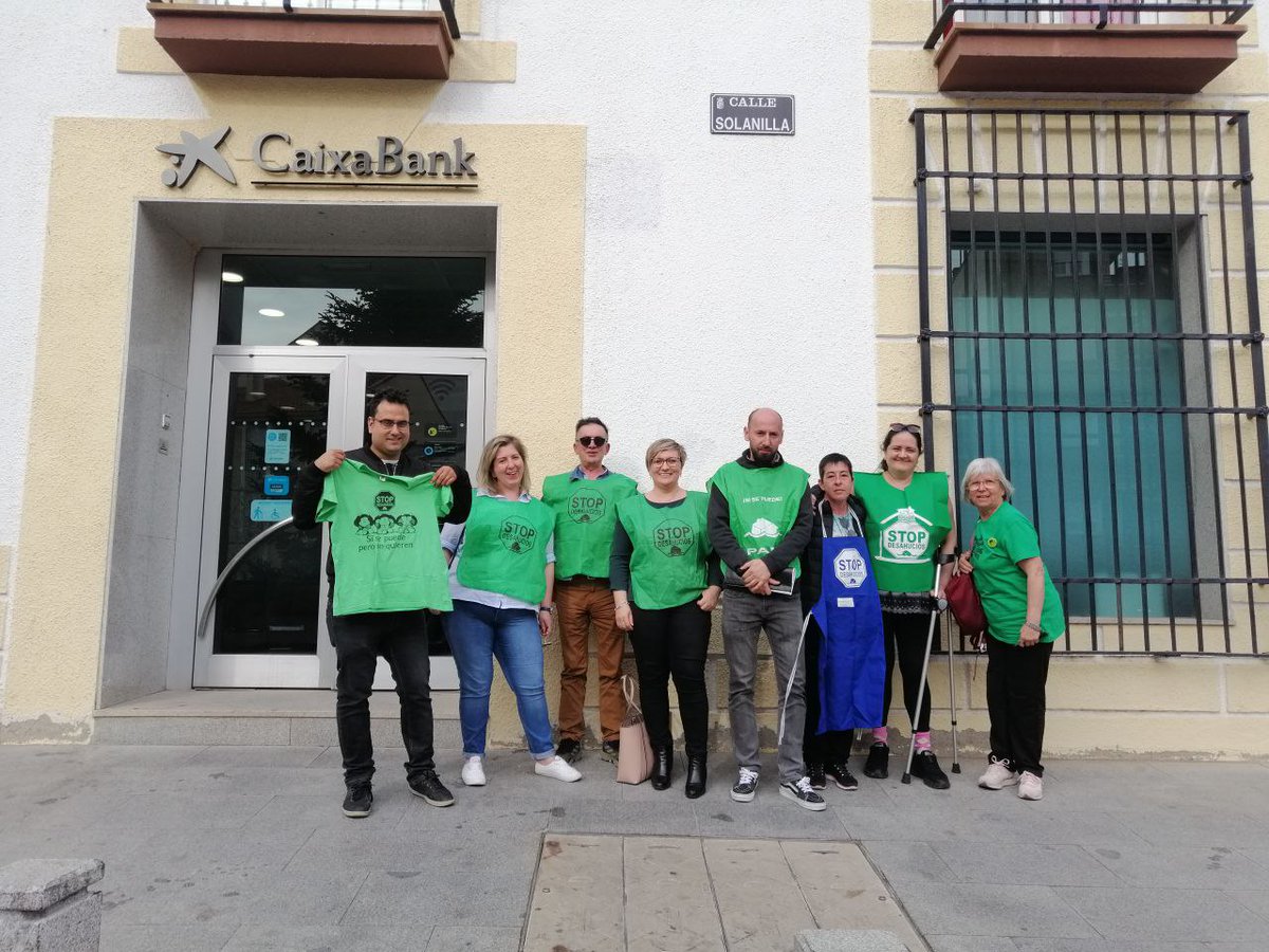 PAH_Arganda's tweet photo. .@caixabank o mejor CAIXABANKIA: Cada día peor.
No sólo ofrecéis soluciones imposibles a vuestros clientes, sino que ya no queréis ni recibirlos...
La estáis cagando.
@FundlaCaixa y dos huevos duros...
Nos vemos muy pronto, majos... https://t.co/YXfiVdRDdw