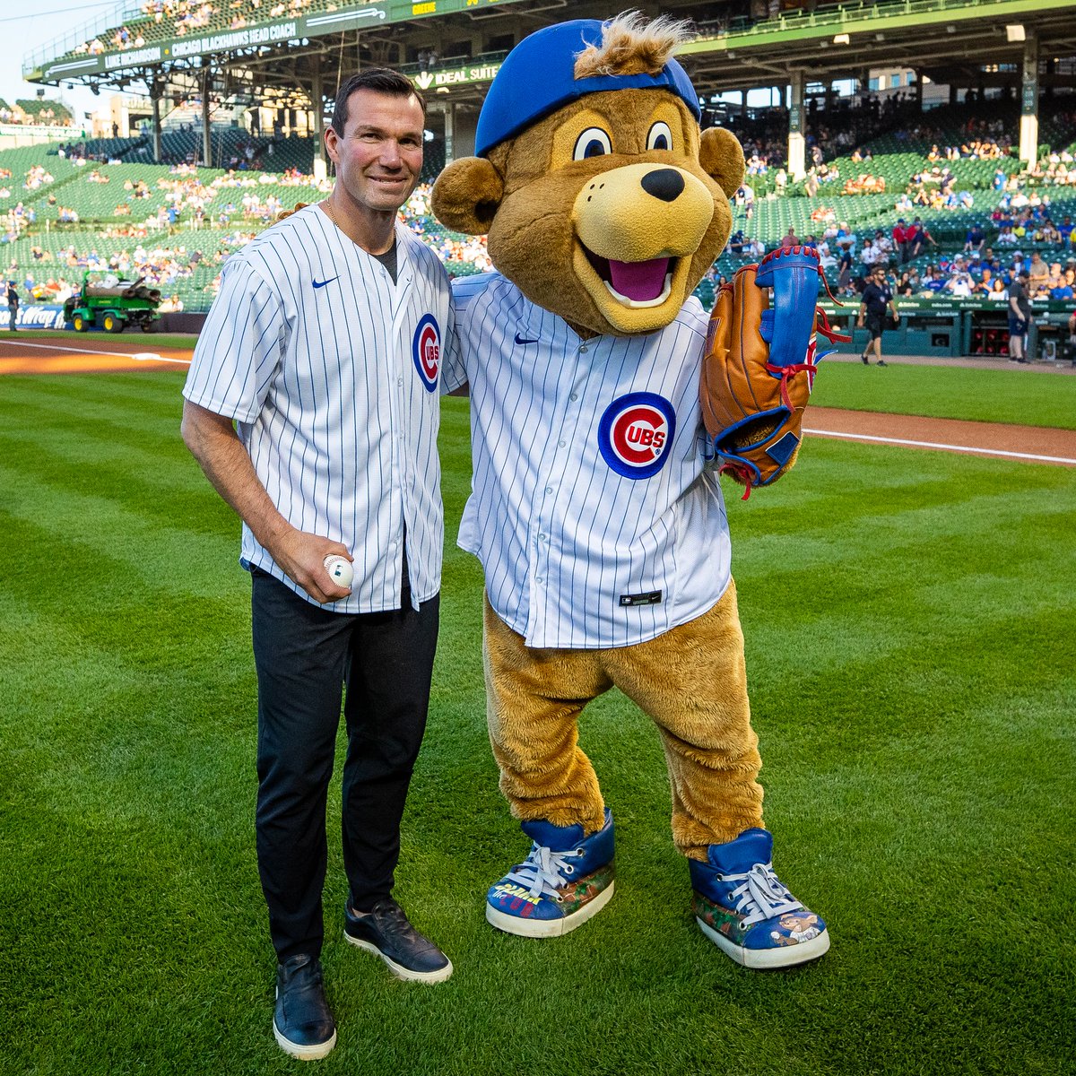 NHLBlackhawks's tweet photo. Happy Opening Day @Cubs, good luck this season ⚾️ https://t.co/3cpAVzbjZ7