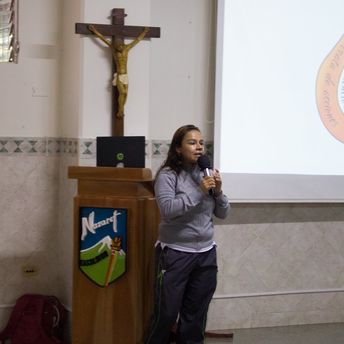 Nazaret_Bello's tweet photo. Revive los momentos más emotivos del Día de la Acogida en el colegio Nazaret con estas increíbles fotos. En el primer día de Semana Santa, nuestros estudiantes reflexionaron sobre lo valioso de sus actos y cómo atañer en la vida de los demás, inspirados en la enseñanza de Jesús. https://t.co/0BrDKefpol