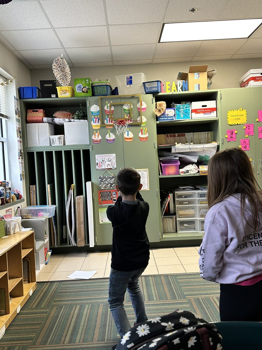 MsAshley3rd's tweet photo. Our #marchmadness is on! These 3rd grade readers really know how to keep the competition alive. They work so hard everyday answering questions to get to the next level!  Thank you @3rdwithDearing for making this happen! @WSESWildcats @KellerISD https://t.co/QqAEDqTVES