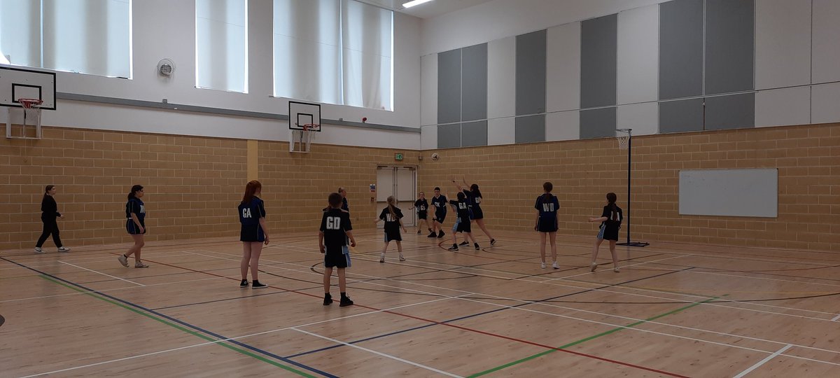 Well done to all schools who played their hearts out at the Livingston South Netball tournament tonight.
It's very close at the top of the league table now! 
Huge thanks to my @WCHSHWB pupils for umpiring. @eastcalder_ps @ParkheadS @stmaryspolbeth @livivillagePS @ActiveS_Invera