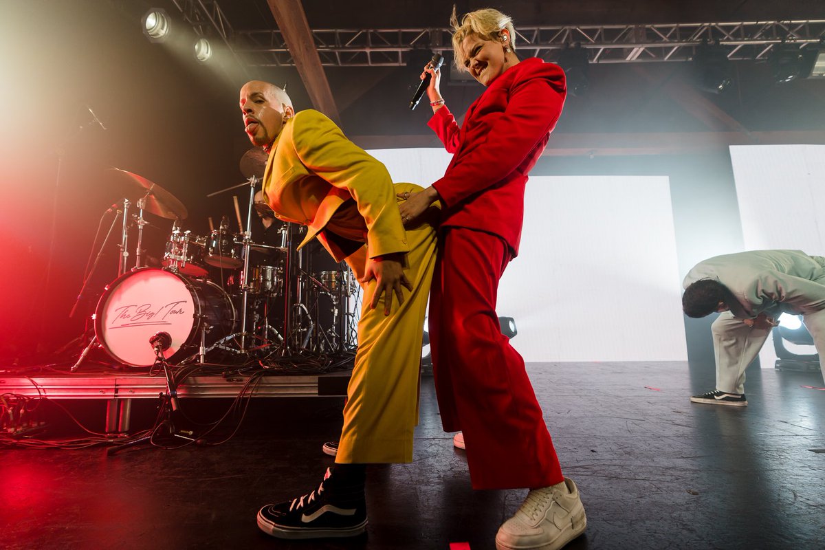 loganwestom's tweet photo. One of the best concerts of the month with @BettyWho at the @showboxpresents. https://t.co/RDAFUZSb8S