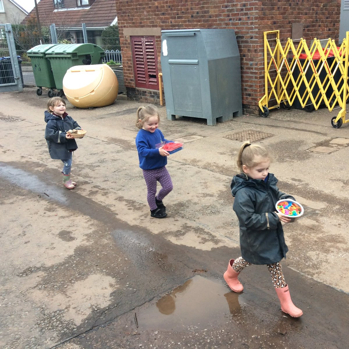 WBarnsNursery's tweet photo. Fantastic work from our removals team today, they were excellent moving all of our resources over into the new setting and helping staff to establish the areas they have been planning for weeks.
#childled #involvedeverystepoftheway #newbeginnings #enhancedtransitions #TeamWBN https://t.co/hAmAQYfg8P