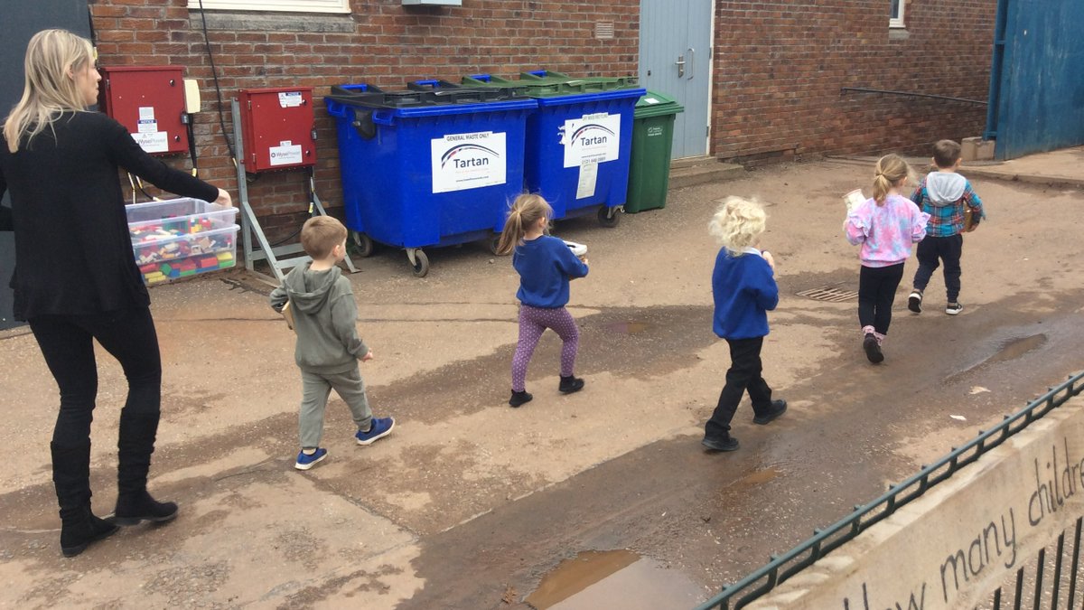 WBarnsNursery's tweet photo. Fantastic work from our removals team today, they were excellent moving all of our resources over into the new setting and helping staff to establish the areas they have been planning for weeks.
#childled #involvedeverystepoftheway #newbeginnings #enhancedtransitions #TeamWBN https://t.co/hAmAQYfg8P