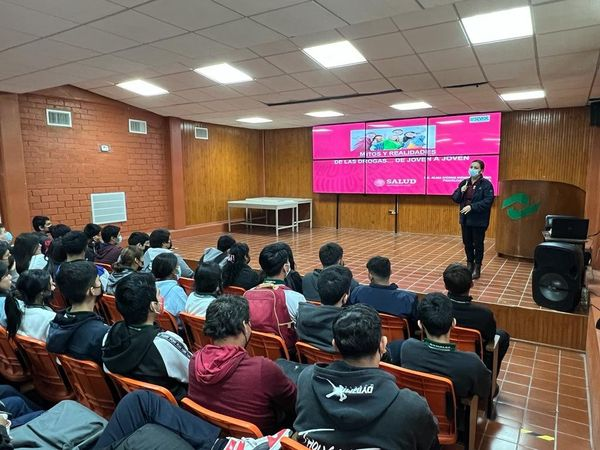 CapaNegras's tweet photo. Plática sobre Prevención de Adicciones de Mitos y Realidades de las Drogas al los alumnos del CONALEP  impartido por la Lic. Alma Ivonne Mendez Romero 
@Jurisdiccion1PN @CONADICmx  #JuntosPorLaPaz 
#ConadicTeEscucha
 #CuidaTuSaludMental
@ceca_coahuila @CapasCoahuila https://t.co/Zp8spiqHR4