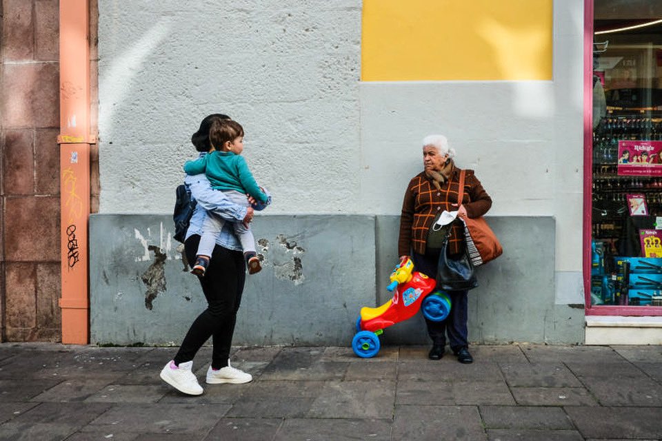 Mamie.

#mamie #grandma #grandmother #child #gamin #tricycle #jouet #maman #tenerife #streetphotography #photography #photooftheday #photographie #fujixpro2 #renanperon #streetphotographers #streetphotographyinternational #family #epicmagazine #tenerife🌴 #tenerifeisland