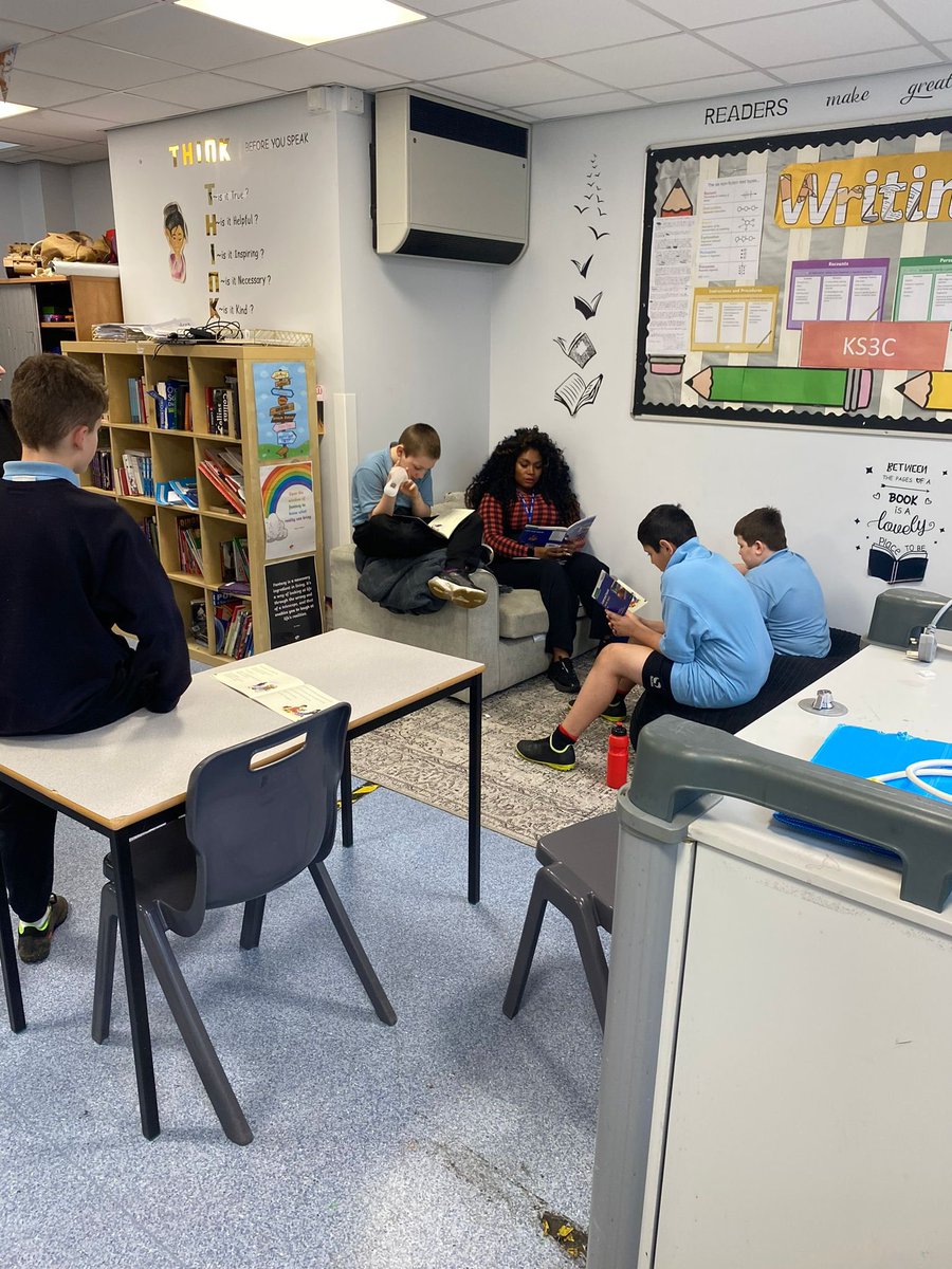 _SuttonHouse_'s tweet image. 7B love Thursdays ,as the form time theme is reading and so they get to play Bangers and Mash! Comment below any fun reading games you know! ⭐️ #Reading #formtime #engaged