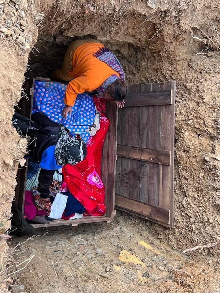 SAC's airstrikes killed and injured civilians in Khuapo village, Thantlang Township, #Chin State. At least 8 confirmed killed &amp; 20 including 3 children injured. Int'l community must respond to Min Aung Hlaing &amp; his junta by holding them  accountable. #WhatsHappeningInMyanmar