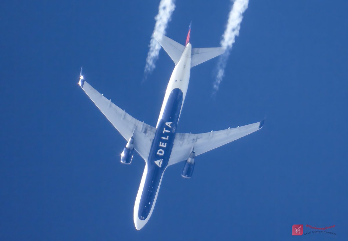 TheSnoopySnoop's tweet photo. #DL85 🇺🇸 Delta Air Lines
Boeing 767-332(ER), N175DZ
468mph, 32000ft (6 miles), CDG/ATL
Passing overhead #NorthernIreland 

#aviation #AvGeek #Planespotting #aviationphotography #nikonphotography @Delta https://t.co/xodhA33aw7