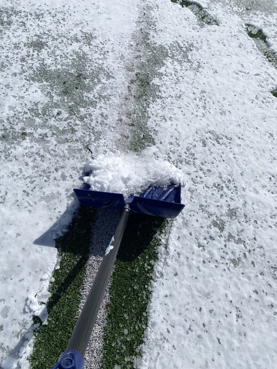 patrickpirving's tweet image. Helping the sun a little bit before practices start. Thank you to the grounds crew for helping earlier today. #ADLife.