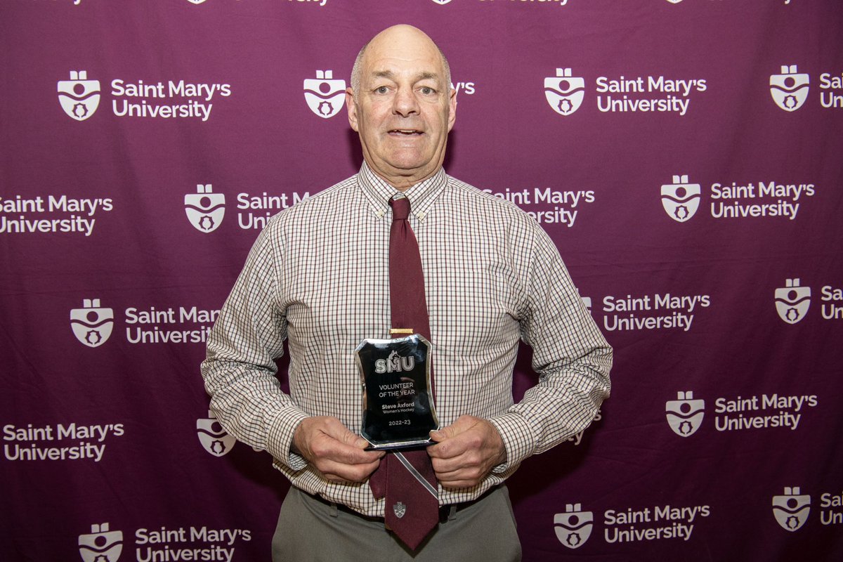 SMUHuskies's tweet image. VOLUNTEER OF THE YEAR – ROBERT G. HAYES AWARD

The 2022-23 Robert G. Hayes Award for Volunteer of the Year was awarded to Steve Axford, assistant coach with Huskies Women's Hockey.

Full list of award winners: smuhuskies.ca/general/2022-2…