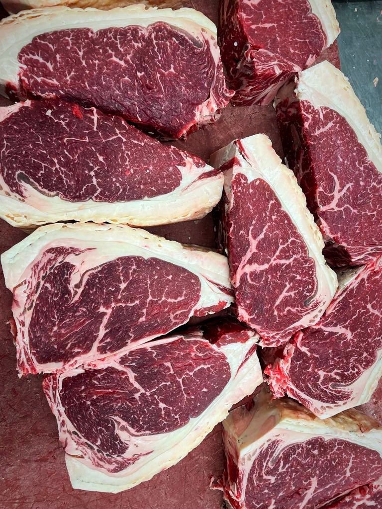 MeatPeter's tweet photo. 50 day salt-aged 800g sharing sirloins coming down the line.
##beef #sirloin #himalayansaltaged #sharingsteaks https://t.co/pLy6o7MfKh