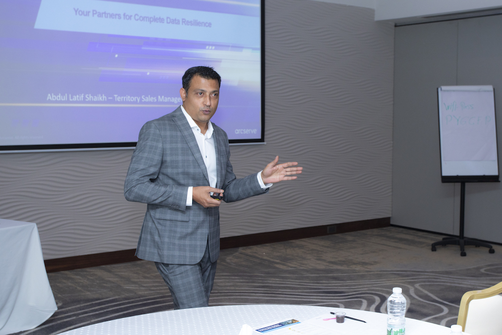 Arcserve's tweet image. Last week our partner @Khimji_Ramdas hosted an excellent end-user event in Muscat, Oman! Arcserve teammate, Latif, was there to talk about all things #SaaSBackup, UDP, and OneXafe. Thank you to everyone who attended! 🌟