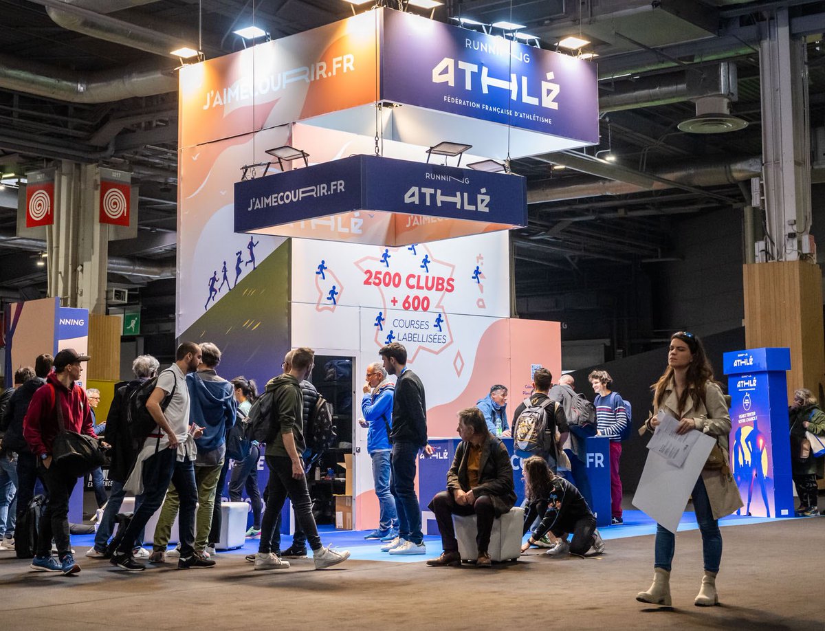 La @FFAthletisme présente sur le salon du @parismarathon. L’occasion d’officialiser notre engagement auprès des runners avec Yann Le Moenner, DG d’@amaurysport. Un lien fort entre la fédération, les clubs et les participants des courses ASO pour l’accompagnement de leur pratique.