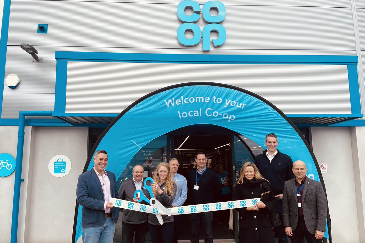 Georgiegmb007's tweet image. So proud to launch our wonderful new Co Op Franchise Bugle store with our partner MRMU this morning. A real community buzz with a real sense of excitement for the partnership in the town - a true sense of Co-op difference #proud #succeedtogether