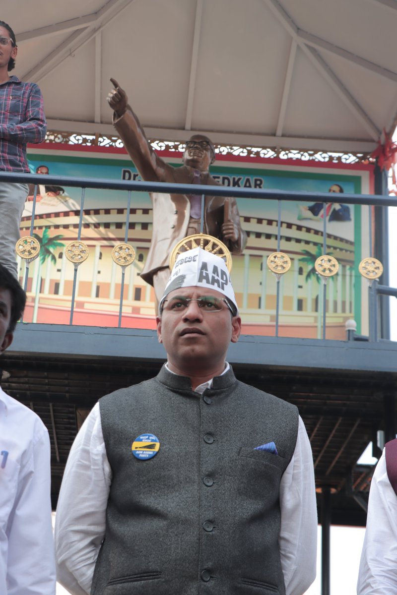 ManjuForHebbala's tweet photo. What is your idea of an Ideal India?

Comment Below!

#ಮುಂಜಾನೆWithಮಂಜು #ManjunathNaidu #Hebbal #DrBabasahebAmbedkar #India https://t.co/7HFvMlszUy