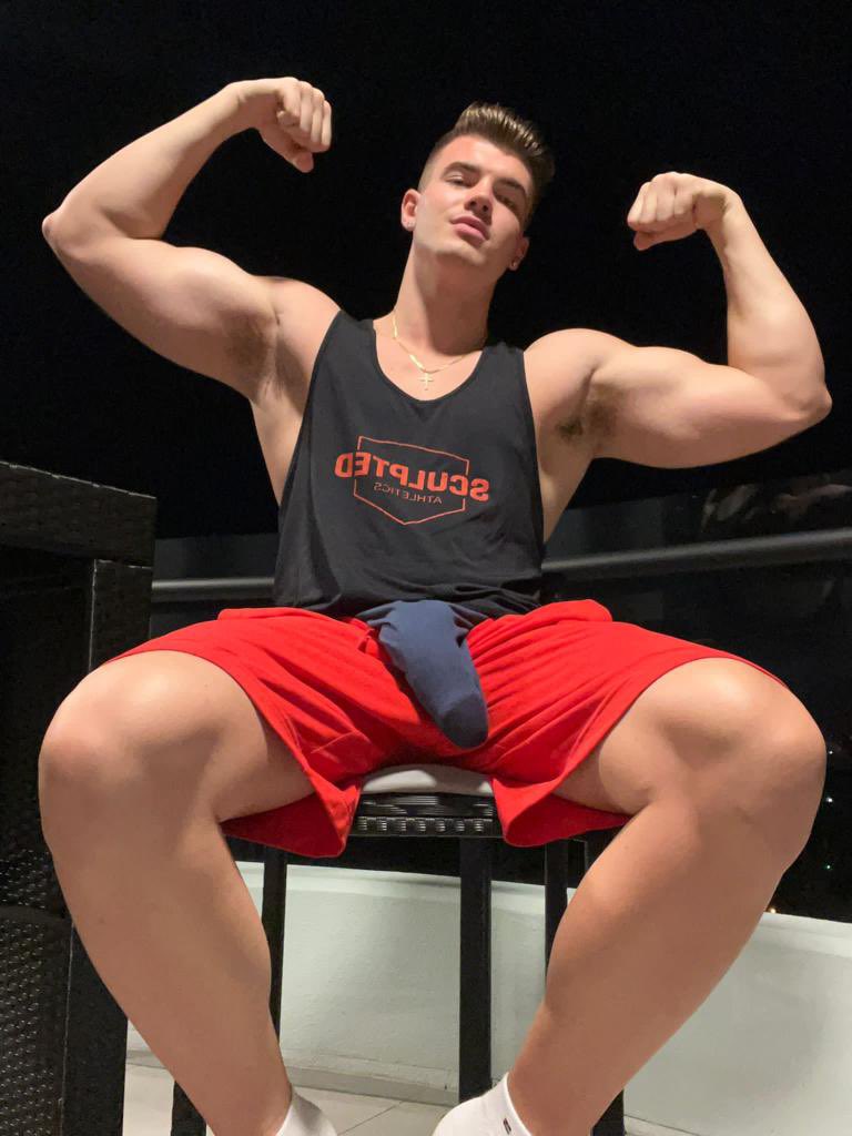DarishkaSD's tweet photo. Should we skip the gym and workout in my bed? https://t.co/beRuoiqk1j