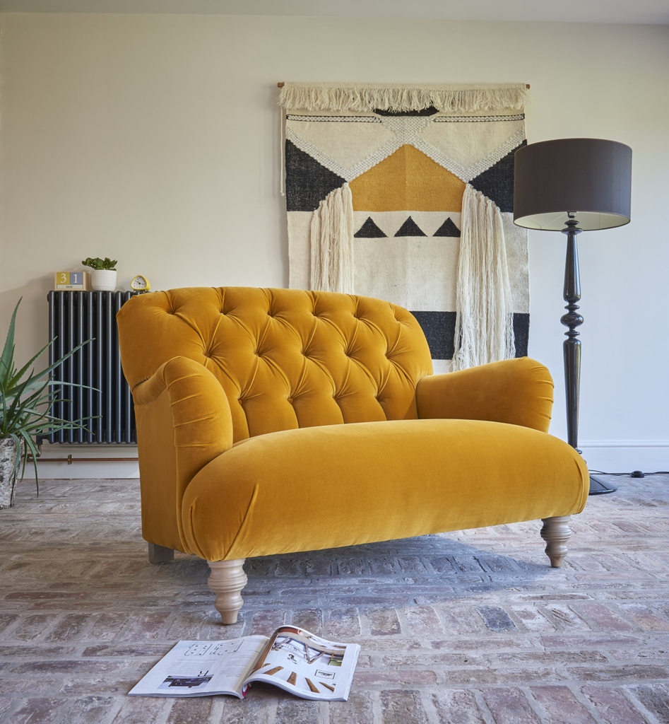 tetradsofas's tweet photo. A dose of sunshine on a rainy day 🌦️
The Duffel Snuggler & Stool in Varese Velvet Ochre 💛
For more Duffel style, click here: https://t.co/ACn8nnC7rp
#tetradsofas #sofas #stools #snugglers #madeinbritain #buttonedsofa #yellowsofa #velvetso https://t.co/4GdUvI3mQL