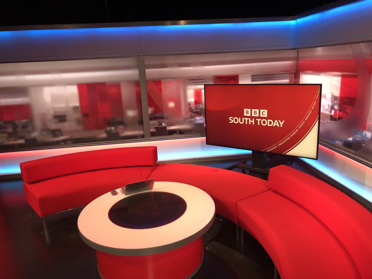 tomhepworthtv's tweet image. You wont see the familiar faces presenting #SouthToday at 630 on @BBCOne for a bit. Those of us in @NUJofficial at @BBCSouthNews are working to rule as part of industrial action against cuts to some local BBC services.We’ll still be working but not acting up More details below⬇️