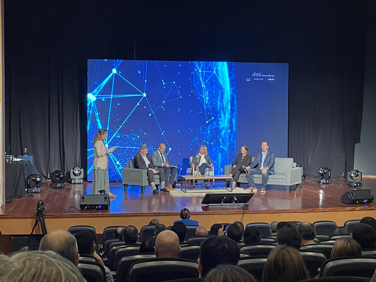 SimonWaisrub's tweet photo. Felicitaciones a @AntelDeTodos por la iniciativa y lanzamiento del servicio de Nube Hibrida con tres socios de negocios de primer nivel!!! 👏👏👏 https://t.co/GN7Ag290K2