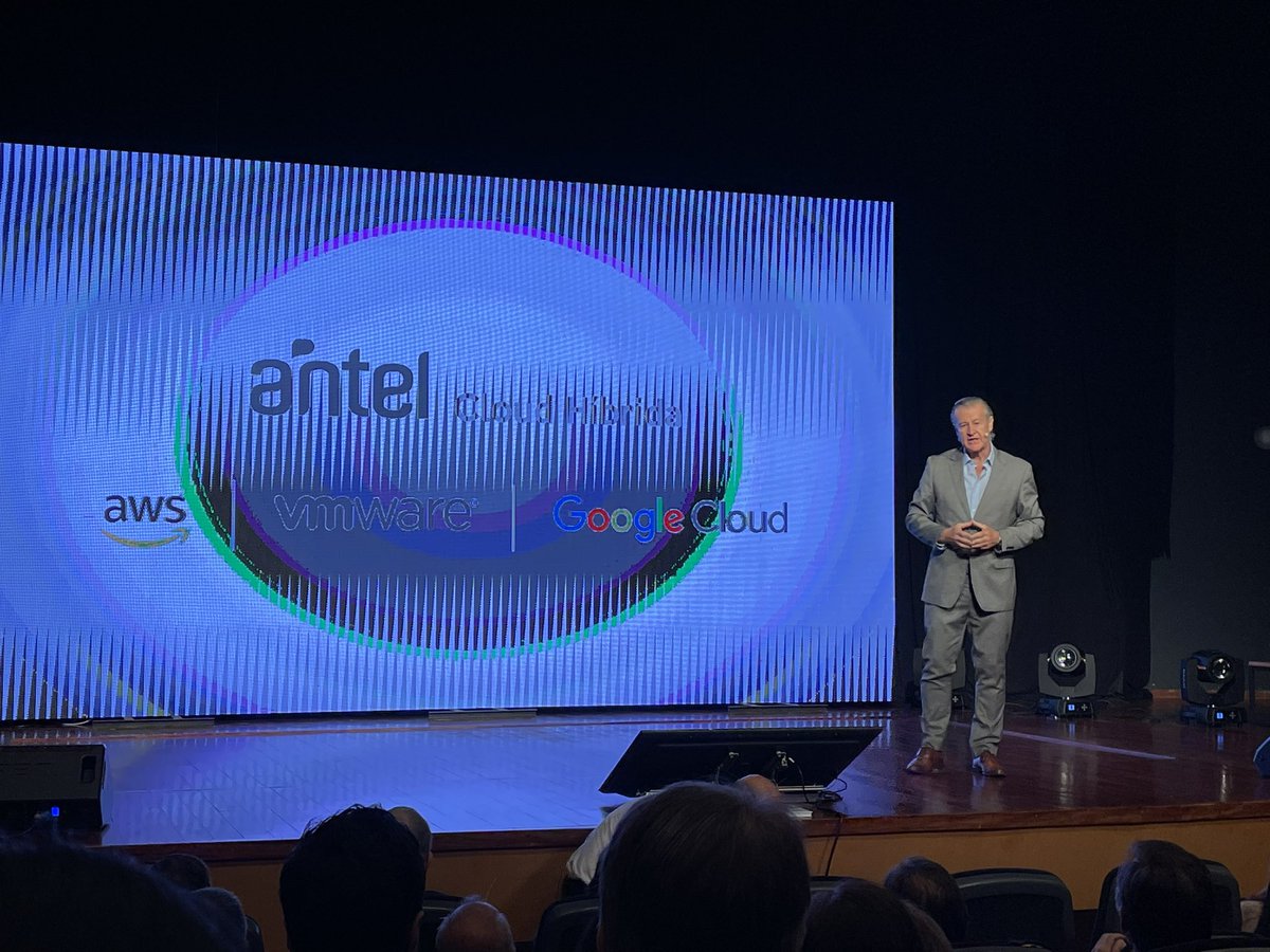 SimonWaisrub's tweet photo. Felicitaciones a @AntelDeTodos por la iniciativa y lanzamiento del servicio de Nube Hibrida con tres socios de negocios de primer nivel!!! 👏👏👏 https://t.co/GN7Ag290K2