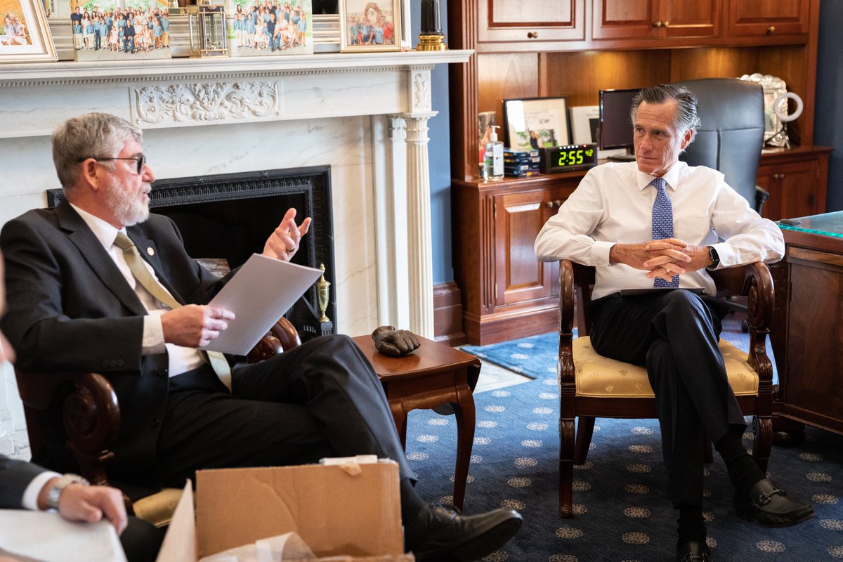 SenatorRomney's tweet photo. Lehi has experienced remarkable growth over the years, which warrants critical investments in new infrastructure. Met with @LehiCity Mayor Mark Johnson and local officials to discuss solutions that expand roads, add transit systems, and best support the growing community. https://t.co/rrxqyZK53u