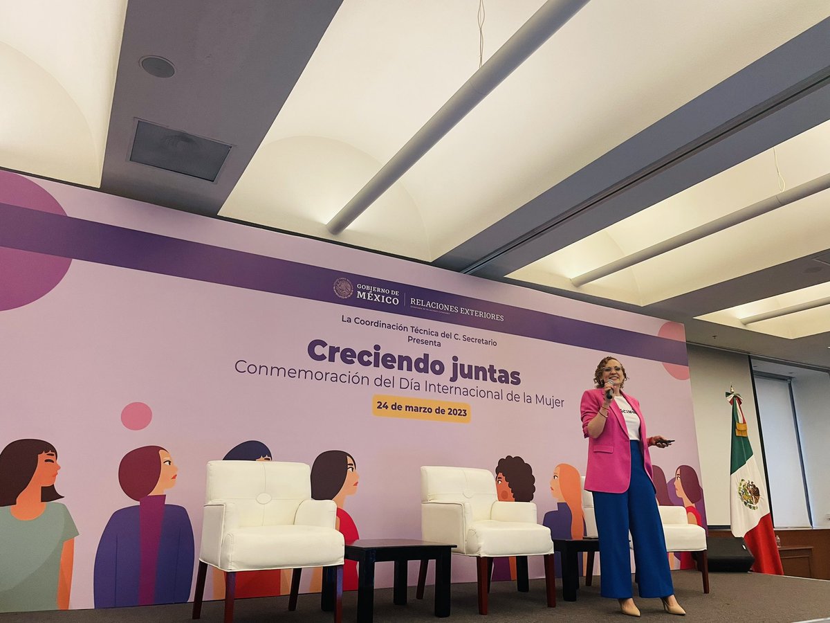 andreasolanor's tweet photo. Sentir la energía positiva de @GabiMitri en #CreciendoJuntas @SRE_mx es un regalo; ella nos invita a sororidad y culto al amor propio.¿Experimentas darle crédito a otra mujer? Mujeres que aún no y colocan piedras en su camino y en el de otras, crezcamos!🌸#EmpoderamientoFemenino https://t.co/aMx00QHdiF